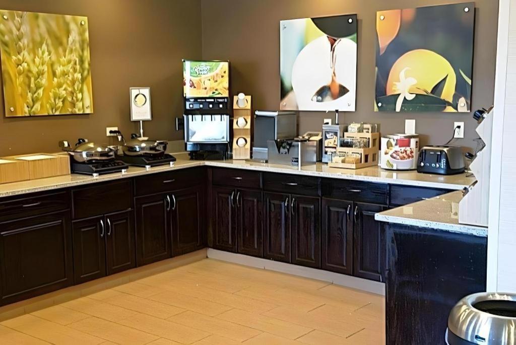 Americinn By Wyndham Moline Airport Quad Cities Екстериор снимка